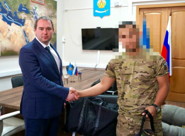 Боец с позывным «Астрахань» получил от регионального Минпрома спецоборудование