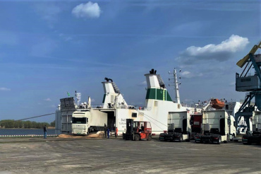 В астраханский порт Оля по МТК «Север-Юг» прибыли первые 800 тонн томатов