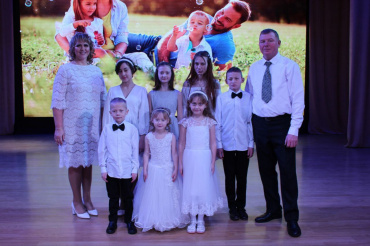 Астраханская пара стала приёмными родителями для 14 детей