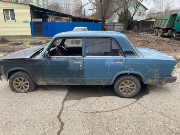 В Астрахани подростки угнали машину и врезались в столб